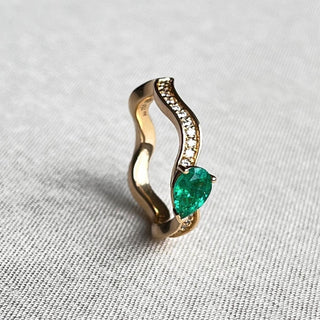 Rareté Studios, Fine Jewelry, Euphoria Ring, Fancy Model, Emerald and Diamond, 18k yellow gold